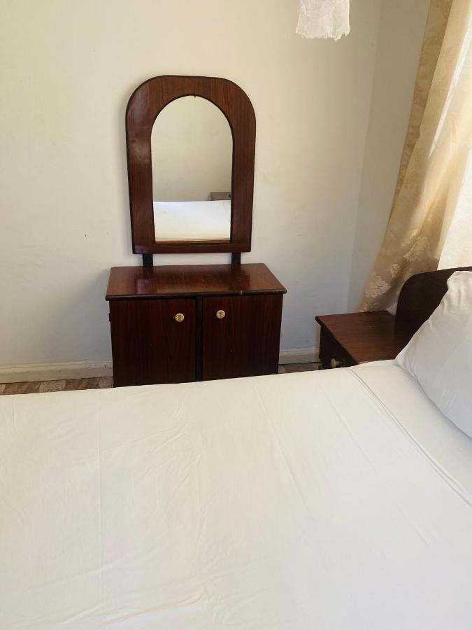 One World Village Guesthouse Bakau Exteriör bild