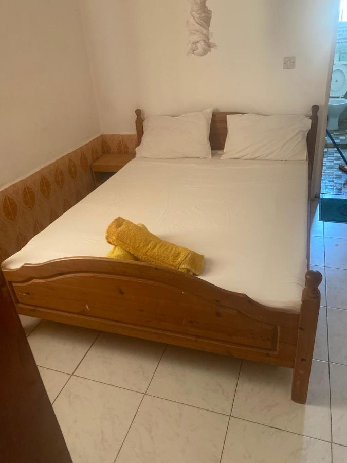 One World Village Guesthouse Bakau Exteriör bild
