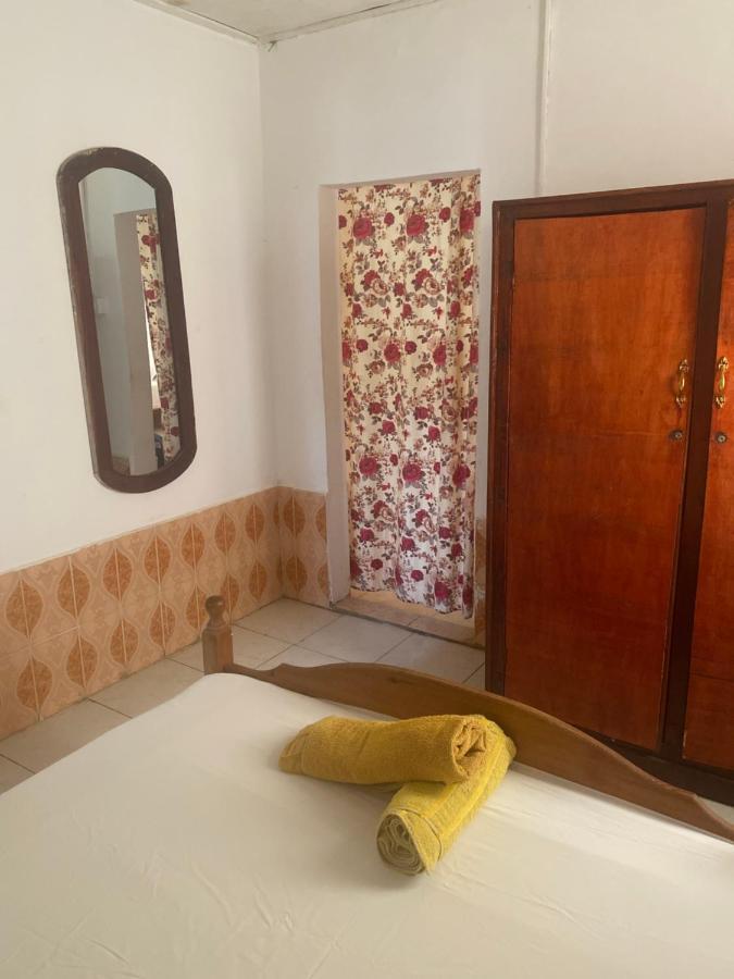 One World Village Guesthouse Bakau Exteriör bild