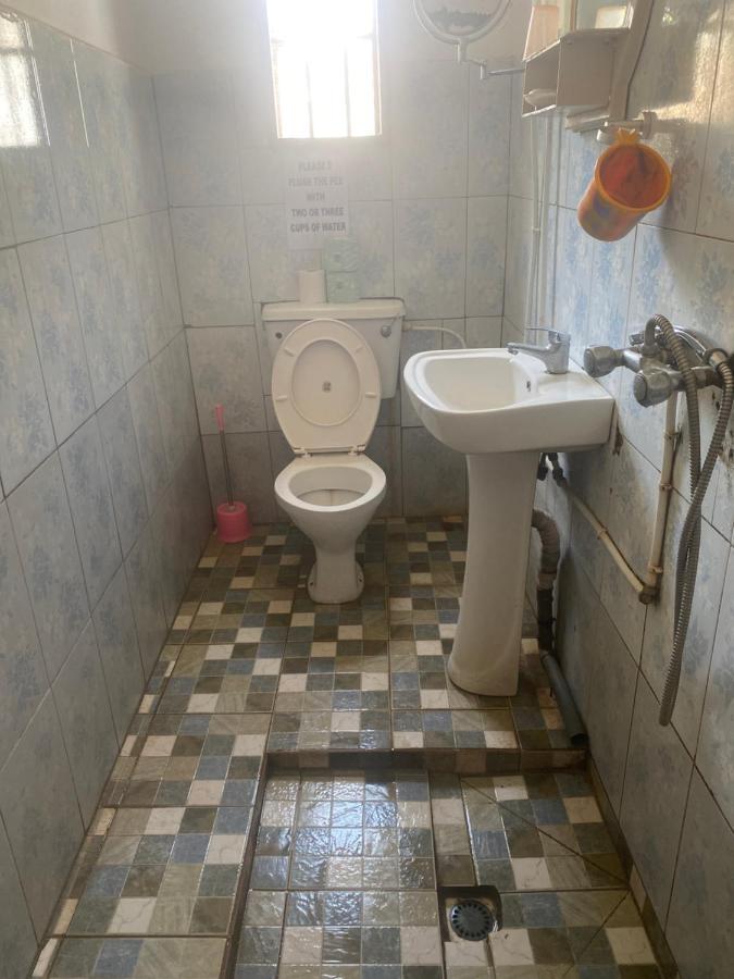 One World Village Guesthouse Bakau Exteriör bild