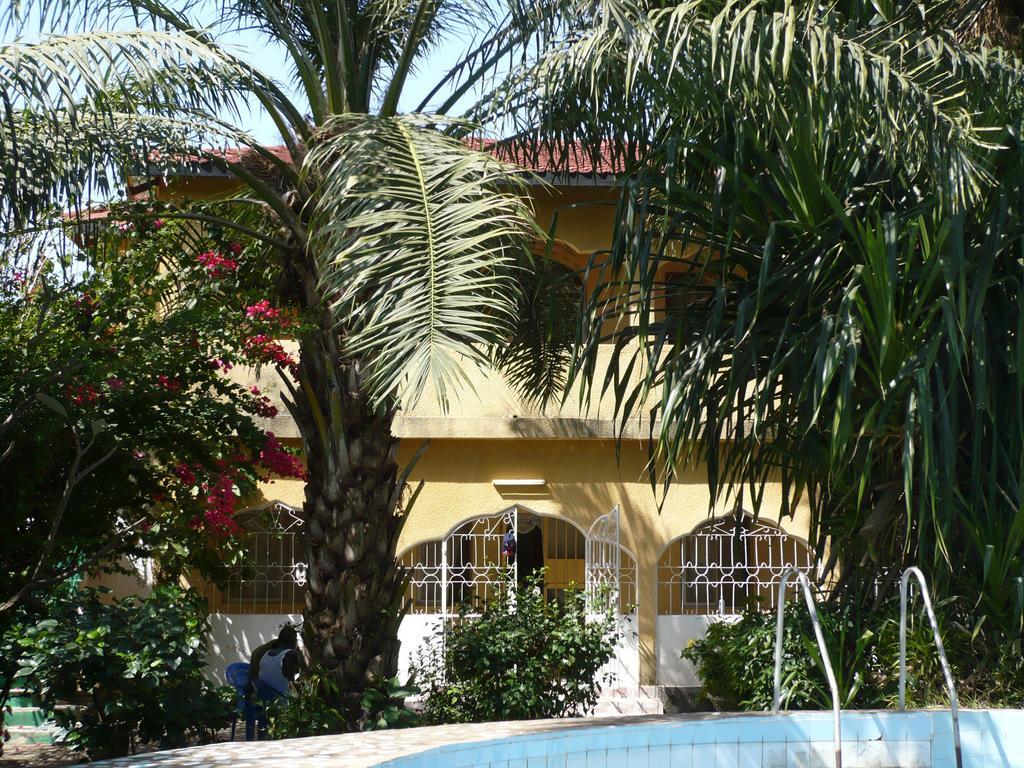 One World Village Guesthouse Bakau Exteriör bild