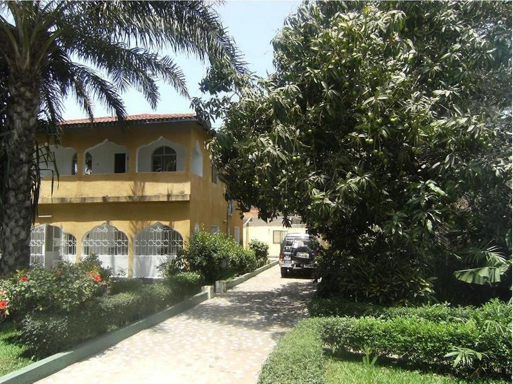 One World Village Guesthouse Bakau Exteriör bild