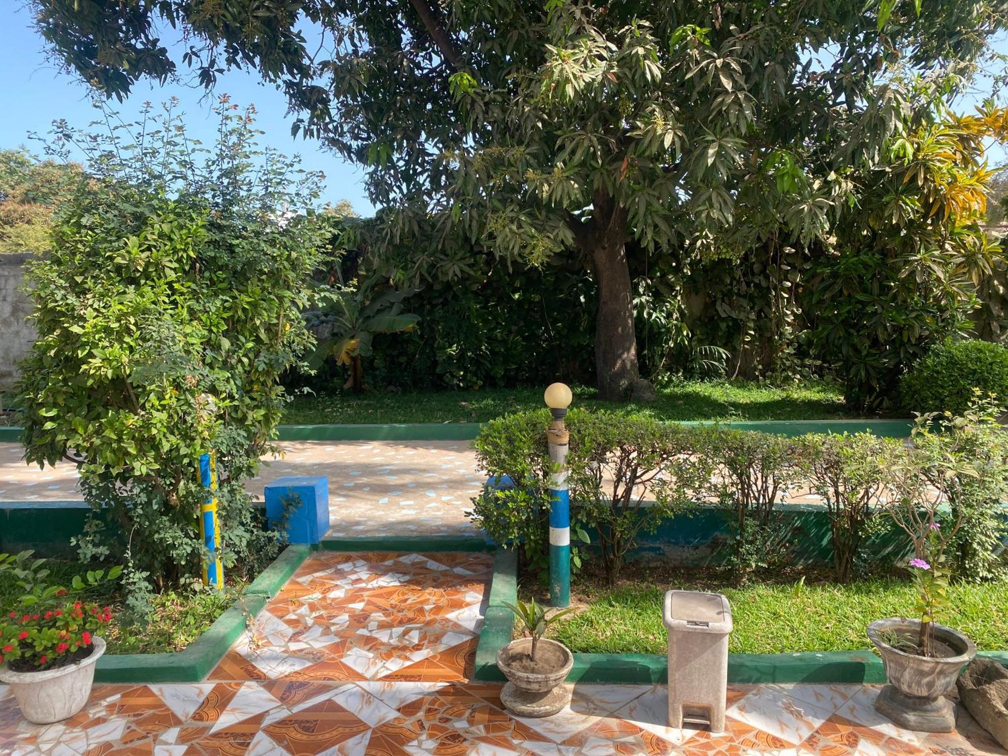 One World Village Guesthouse Bakau Exteriör bild