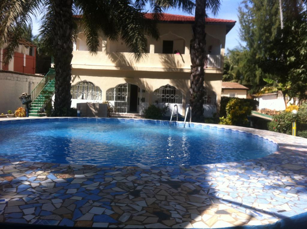 One World Village Guesthouse Bakau Exteriör bild