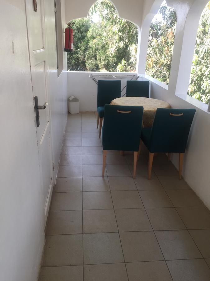 One World Village Guesthouse Bakau Exteriör bild